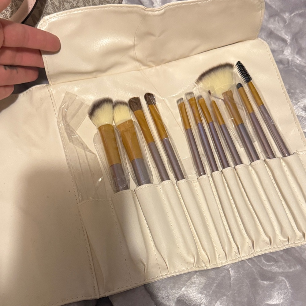 Makeup Brush Set with Case